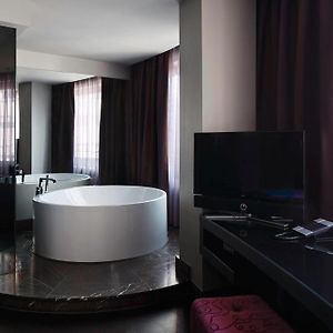 Deluxe King Room City View