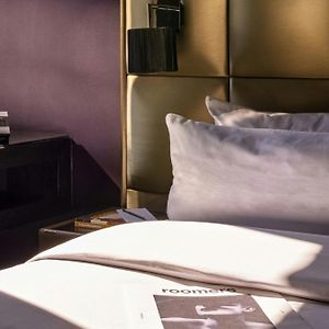 Petite Queen Room